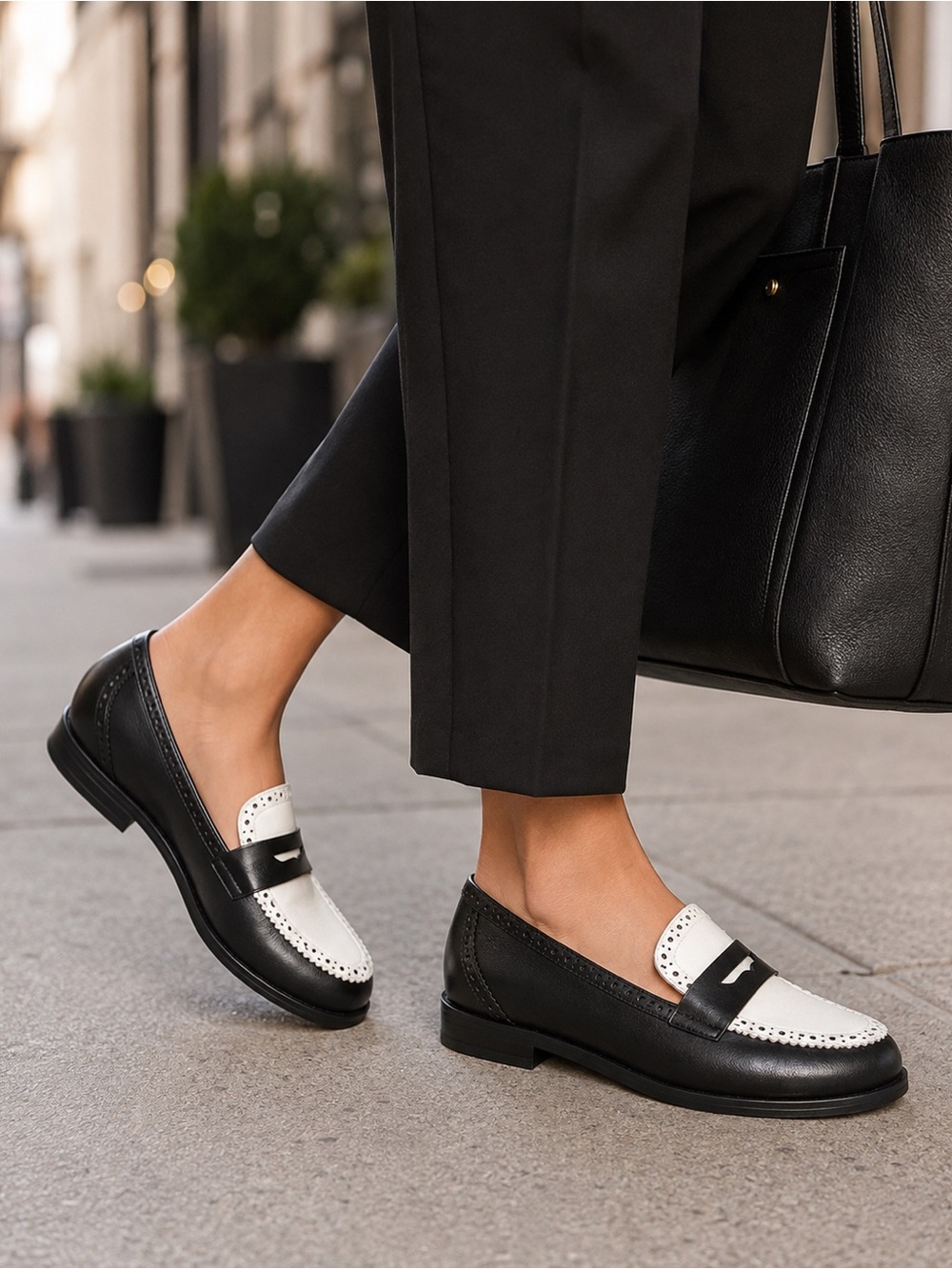 ME TOO Women's Classic Black & Ivory Two-Tone Soft Faux Leather Penny Loafer 9.5